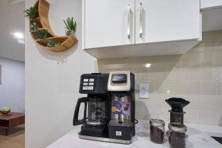 Cozy Suite near West Edmonton Mall with Full Kitchen, Office & Sofa Bed - 1