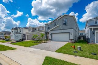 Brand New - 7 Bedrooms With Stairs Lift Chair - Orlando - 4
