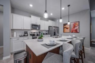 Brand New - 7 Bedrooms With Stairs Lift Chair - Orlando - 1