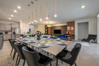 Lux Family Haven Near Disney Pool Theatre Room - 9