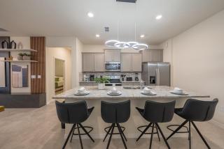 Luxe Retreat - Beautiful Modern 7 Bedrooms Home - 9