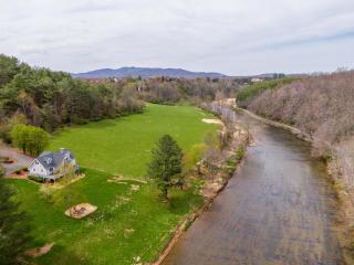 Riverbank Retreat - Jefferson - 0