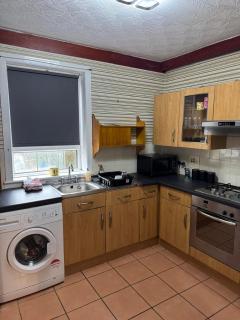 Chic & Cozy 2BR Semi-Detached - Kilmarnock - 2
