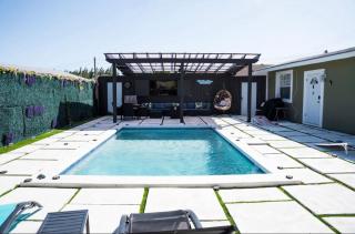 Island Haven 5BR Home with Pool Cottage - Nassau - 9