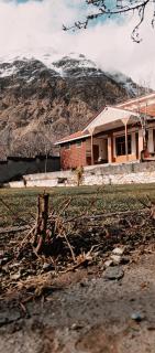 Oshneer view guest house parwak - - 4