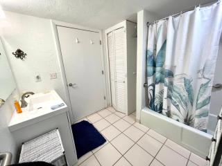 Urban Escape by the Sea - Hawaiian Inn Studio - Daytona Beach - 2
