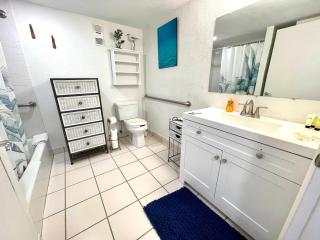 Urban Escape by the Sea - Hawaiian Inn Studio - Daytona Beach - 1