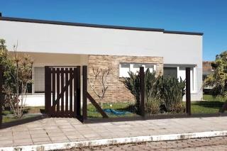 Casa com 4 dormitórios e piscina em Xangri-lá - Xangri-lá - 0