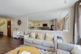 Cozy Coyote Fork Condo - Truckee - 3