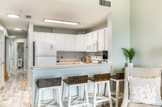 2 Mi to Beach Condo with Balcony in Gulf Shores! - Gulf Shores - 5