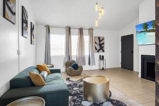 Elegant 1B1B Modern Stay - 1