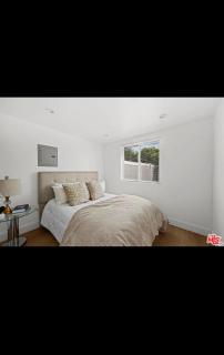 Van Nuys Charming JDU! - - 2