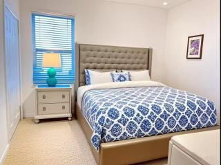 Elegant King Suite Rooms -Private Bath-5 Star Resort-Pool-SPA-Club-Disney-Water Park-WiFi-Smart TV - 4