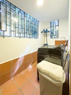 Cómodo estudio con AC en frente de una cancha - 1