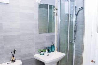 Entire Cosy 2 Bedroom Flat - 4