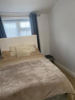 1 double bed house and sofa bed with out door garden - Kent - 6
