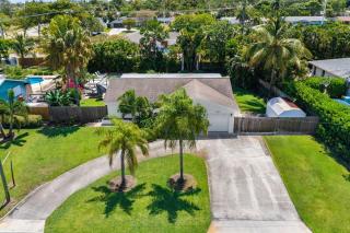 Stunning Tropical Heated Pool House Near The Beach - 3