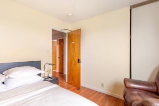 Cozy and Secure 3-Bedroom, 2-Bath Unit with 6 Beds and Beautiful Bay View - Albany - 5