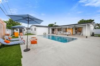 3BR Home with Pool 10 Mins from Hard Rock Stadium - Miramar - 0
