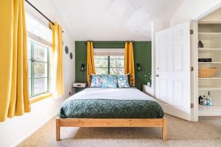 Vibrant 2BR DT Living, Stylish & Serene Stay - Tucson - 0