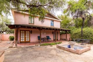 Vibrant 2BR DT Living, Stylish & Serene Stay - Tucson - 3