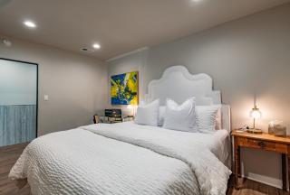 Luxury in the Heart of Historic Downtown Santa Fe 1050 Sq Ft - 6