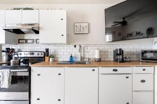 Bright 2BR Oasis Desert Charm and BBQ Nights - 3