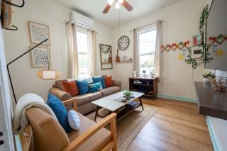 Breezy 1BR Retreat Walk to UofA and Spring Fun - Tucson - 0