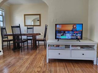 Comfy 3-Bed Retreat in Evanston - Evanston - 0