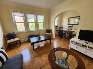 Comfy 3-Bed Retreat in Evanston - Evanston - 2