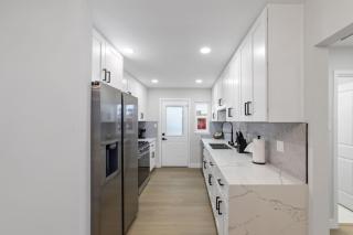 NEW 2BR, 1BA, Outdoor Fireplace, Patio Lounge, Western Vibes, Smart TVs, Ambient Lighting - San Diego - 3
