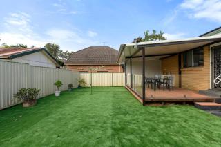 Cozy 3BDR Home I Mins to Parks - Kingswood - 8