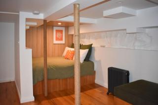 Funky Den is Bold and Vibrant with Deep tub and Parking - Hobart - 0