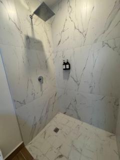 Modern apt in Col Americana - 5