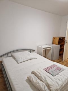 Single room in einer WG mit gemeinsamer Küche, Badezimmer und Toilette - 4