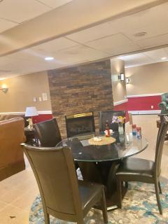 Beautiful 1 bedroom walking apt - - 4