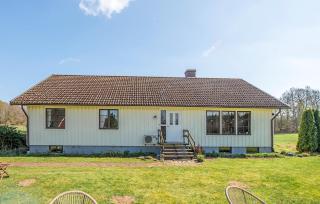 3 Bedroom Nice Home In Röke - Röke - 1