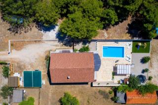 Family friendly house with a swimming pool Vrpolje, Sibenik - 24345 - Šibenik - 9