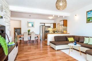 Family friendly house with a swimming pool Vrpolje, Sibenik - 24345 - Šibenik - 4