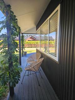 Hamilton 3 bedroom country home 4m from city - 1