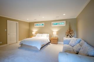Luxury 5BR Villa, Gym, Theater & Ocean Views - West Vancouver - 6