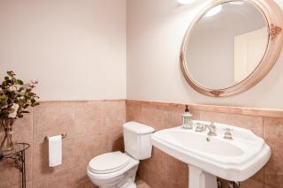 Luxury 5BR Villa, Gym, Theater & Ocean Views - West Vancouver - 4
