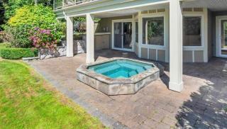 Luxury 5BR Villa, Gym, Theater & Ocean Views - West Vancouver - 3
