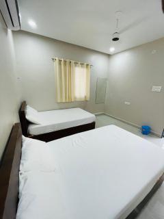 Maheshwari Bhakt Niwas And Homestay - Tuljapur - 4