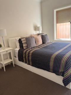 Private, Central, Sunny Guest Room in Welcoming Home - Campbelltown - 6