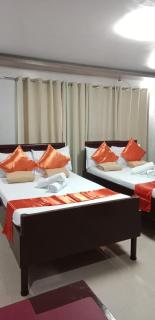 Pacifico's Hostel - - 0