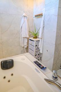 Suíte com Jacuzzi - Design e Conforto em Boa Viagem - Recife - 6