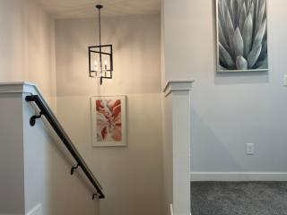 Modern Town House, 3-Bedrooms Home private parking - Draper - 2