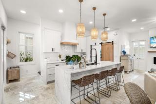 Hazel's Cottage and Carriage House - Rosemary Beach - 4