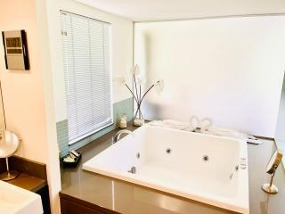 Tropical Lagoon Swimout - Sea Temple Resort & Spa - Port Douglas - 3